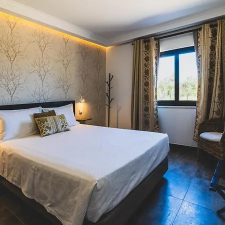 Nocleg ze śniadaniem With Pool & Garden 3*