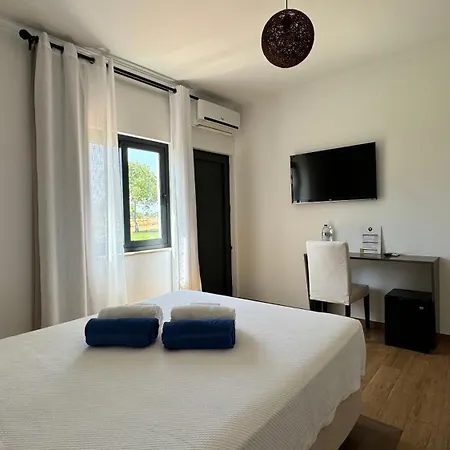 Vila Fuzeta Bed&Breakfast לינה וארוחת בוקר פוסטה